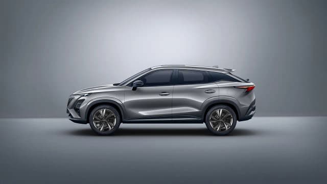 Chery C5 in grey side profile in a studio