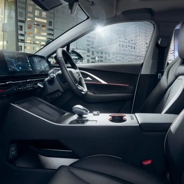 Chery C5 front seats and centre console