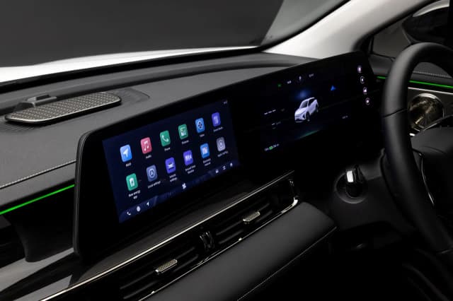 Chery E5 dashboard with twin screens, right-hand drive