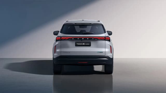 Chery Tiggo 4 Hybrid rear view in a studio