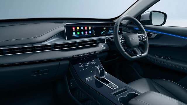 Chery Tiggo 4 Hybrid dashboard with twin screens, right-hand drive