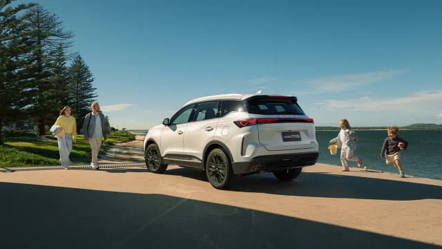 Chery Tiggo 7 Super Hybrid rear three-quarter at a beachside park