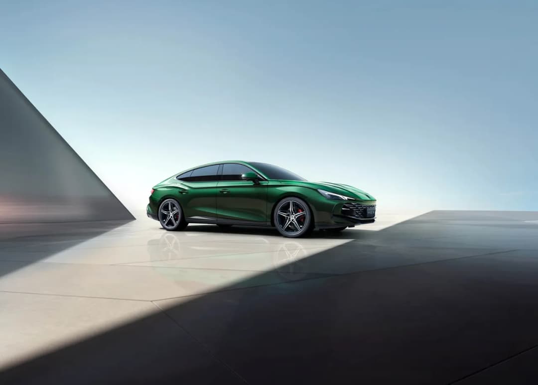 MG7 in green front three-quarter on a concrete ramp