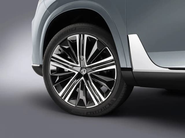 MG QS alloy wheel detail