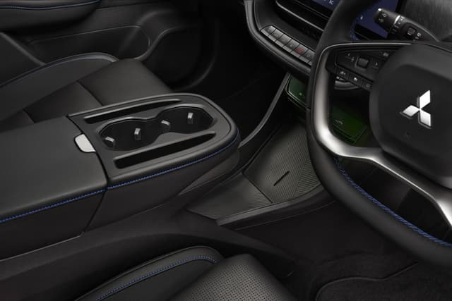 Mitsubishi ASX VR-e GSR centre console with blue stitching