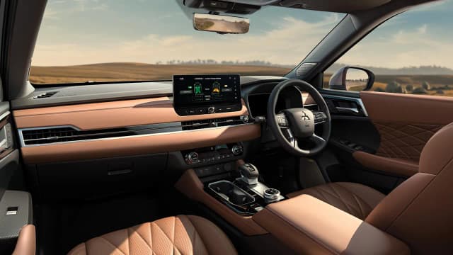 Mitsubishi Outlander dashboard and front cabin