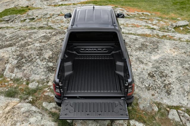 2026 Nissan Navara Pro-4X tray from above with tailgate down