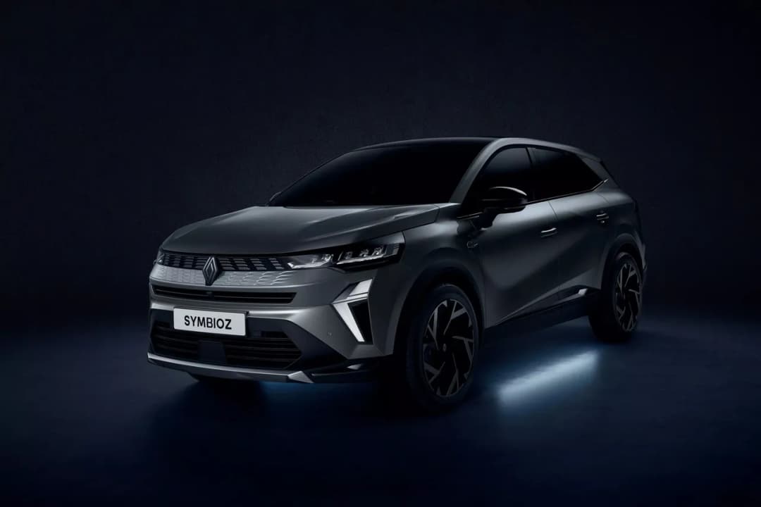 Renault Symbioz in grey, front three-quarter view in a dark studio