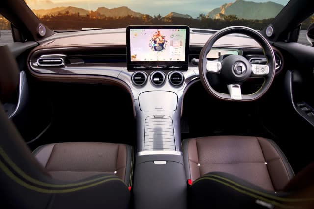 smart #3 dashboard with central touchscreen, right-hand drive