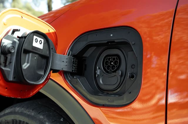 2026 Subaru Uncharted charging port open