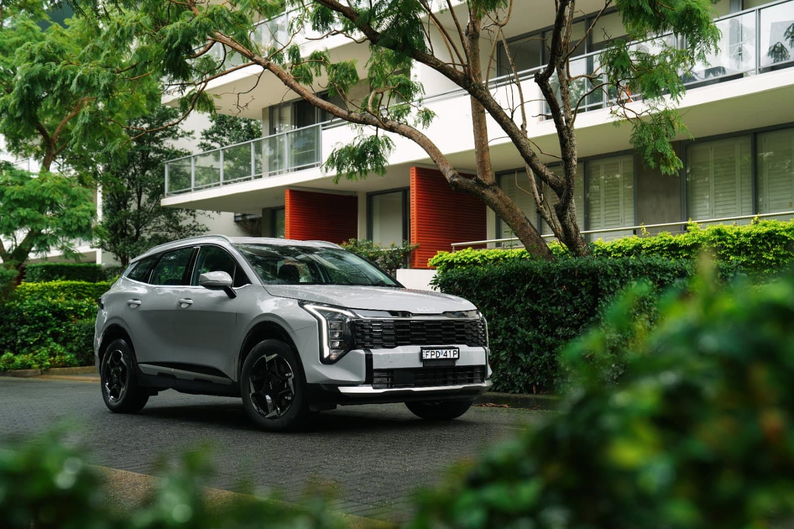 Kia Kia Sportage S Hybrid Undercuts the RAV4 at $44,490 Drive-Away, reviewed on CarTell.tv