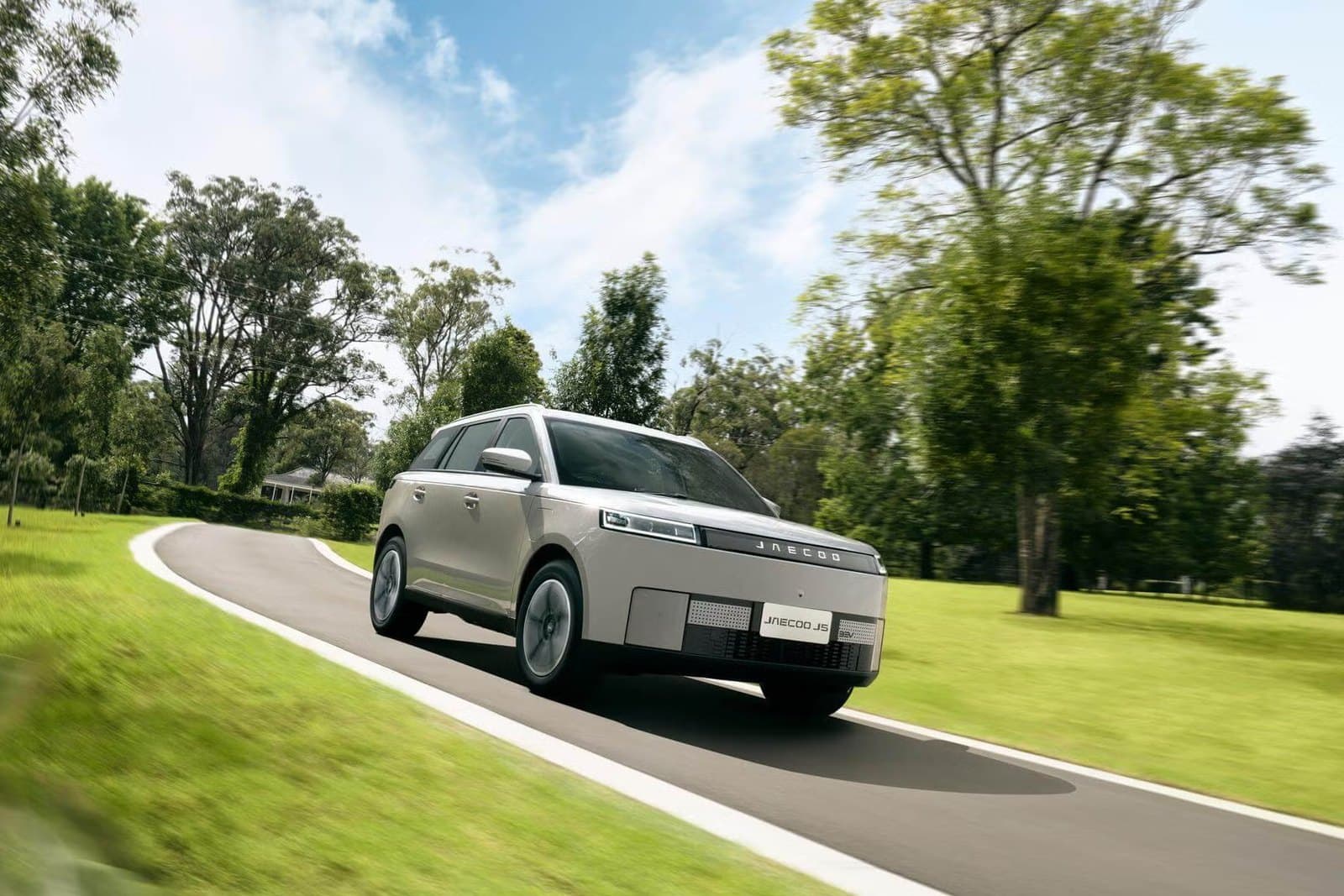 Jaecoo Jaecoo just priced an electric SUV at $36,990. Read the fine print., reviewed on CarTell.tv