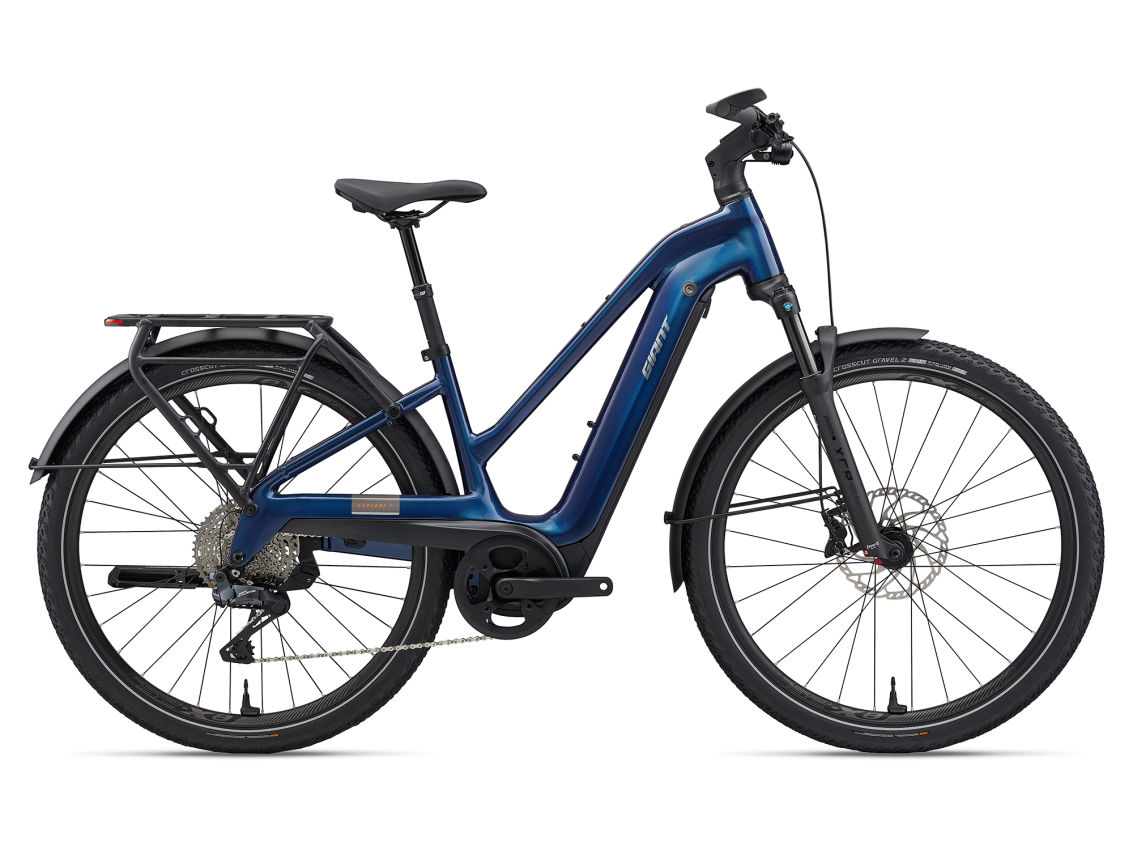giant Explore E+ 1 Stagger electric bike, side profile on white background